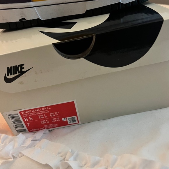 Lisa Leslies Dunk Lows - Picture 5 of 5